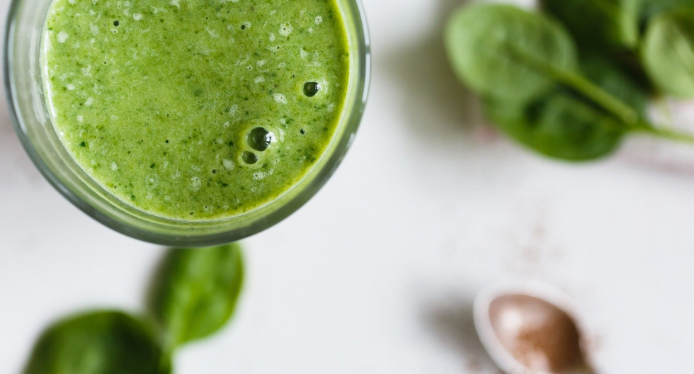 Estos alimentos te permitirán prevenir la aparición de canas