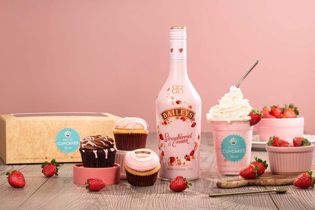 La imagen tiene un atributo ALT vacío; su nombre de archivo es BAILEYS-Y-MISS-CUPCAKES-SE-UNEN-PARA-EL-DIA-DE-LOS-ENAMORADOS-1024x683.jpg