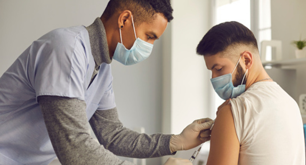 Vacunación a mayores de 27 años