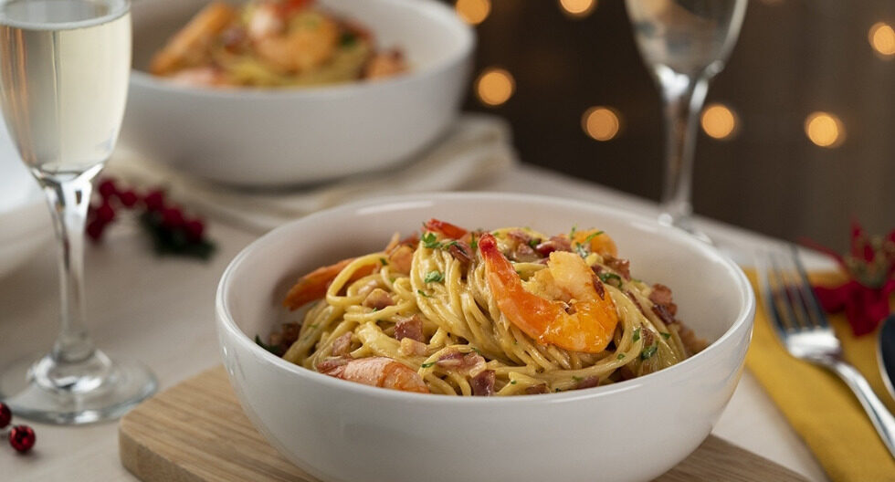 Spaghetti carbonara con camarón