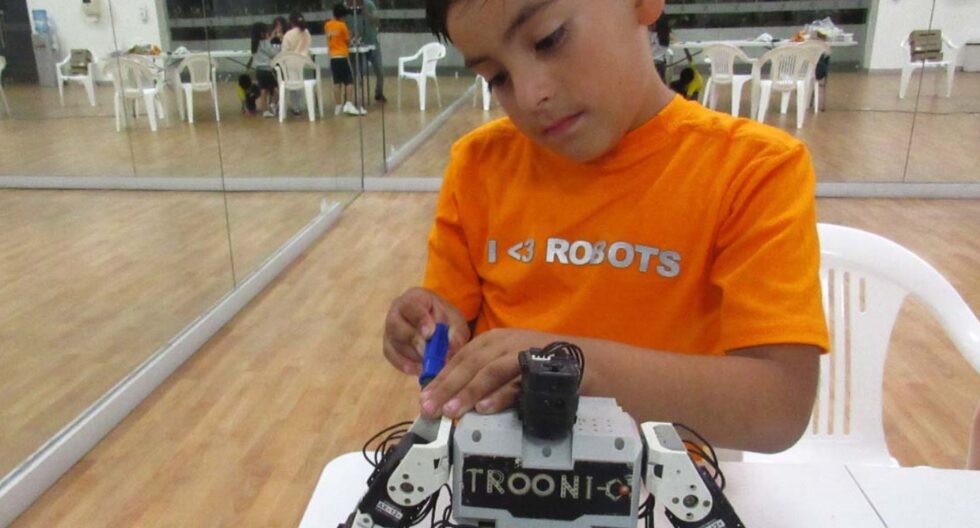 Robótica, una opción para talleres de verano 2024